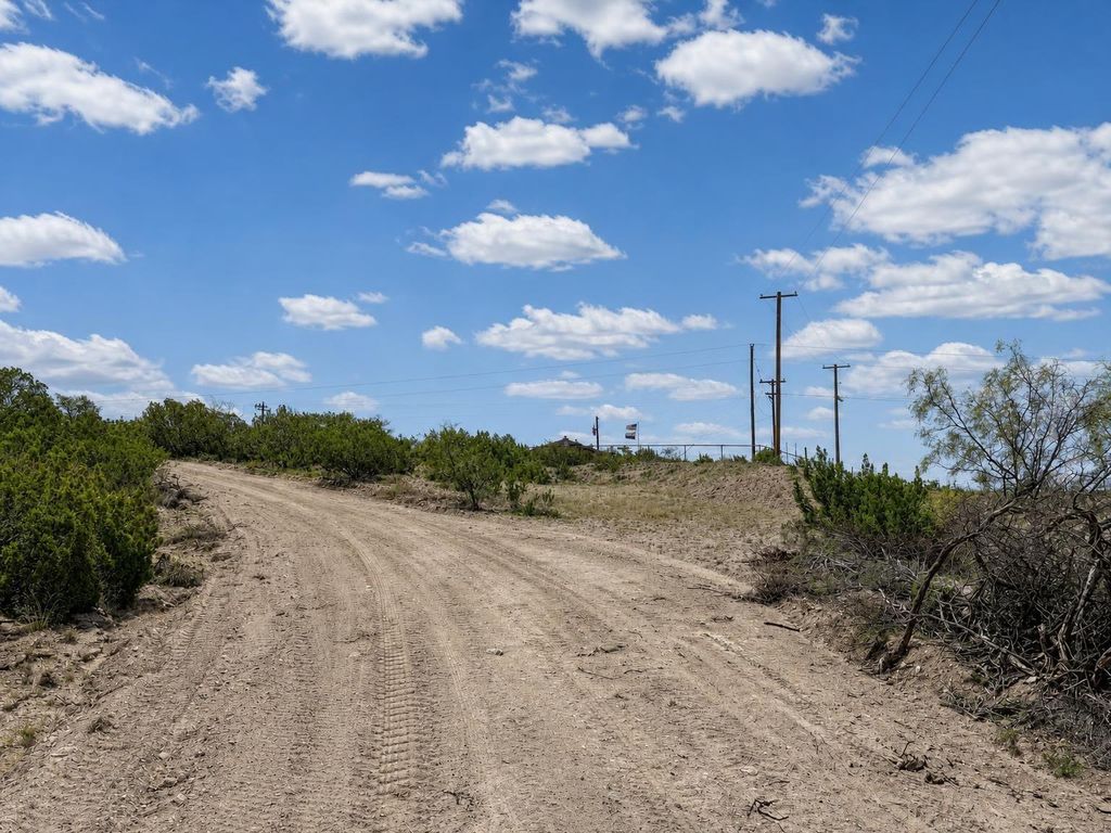Image 2 of property listing at 11482 Twin Lakes Lane, San Angelo, TX 76904