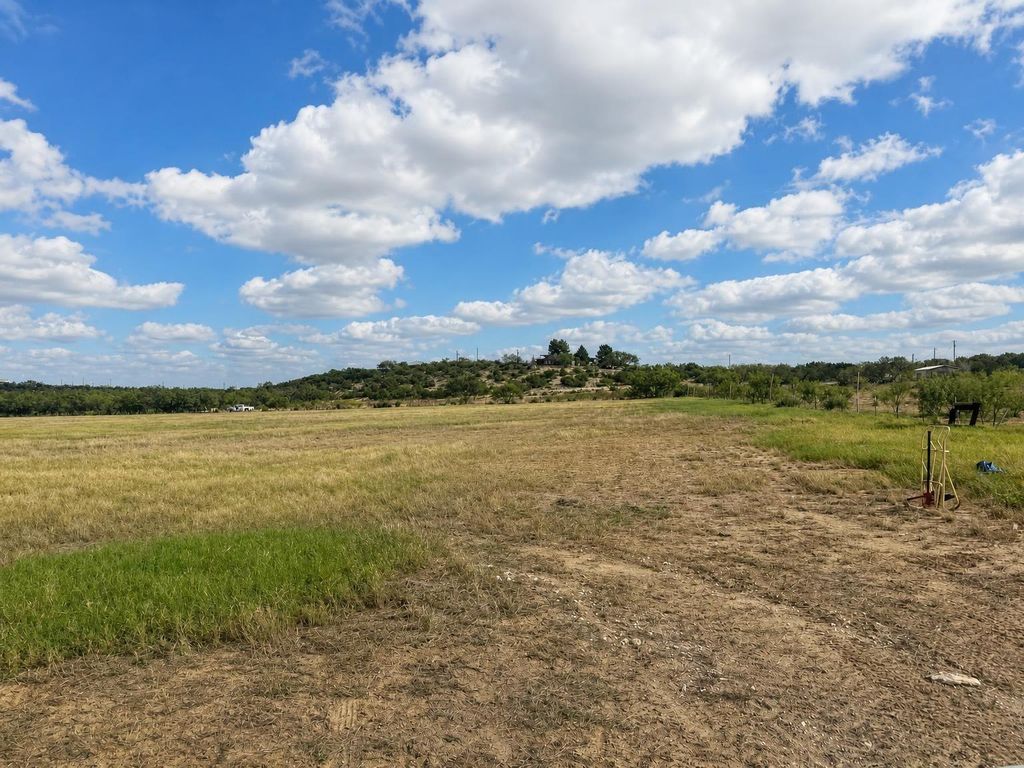 Image 3 of property listing at 11482 Twin Lakes Lane, San Angelo, TX 76904