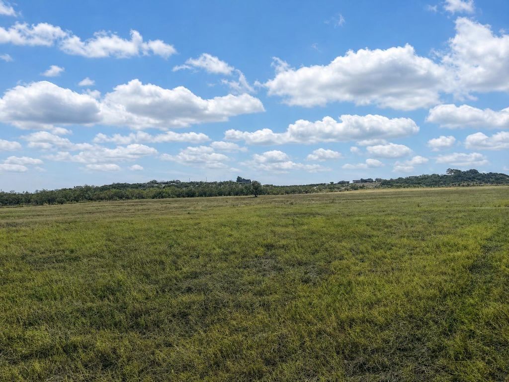 Image 4 of property listing at 11482 Twin Lakes Lane, San Angelo, TX 76904
