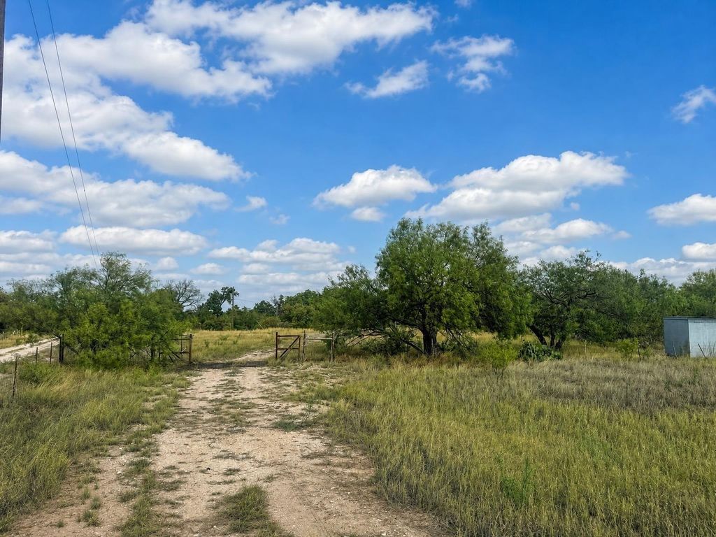 Image 6 of property listing at 11482 Twin Lakes Lane, San Angelo, TX 76904