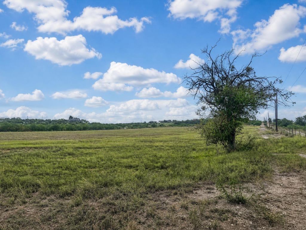 Image 7 of property listing at 11482 Twin Lakes Lane, San Angelo, TX 76904