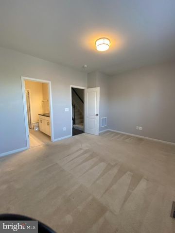 8929 QUARRY RD, Manassas, VA 20110