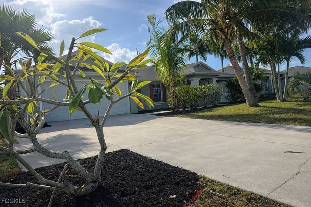 2010 Kismet PKWY W, Cape Coral, FL 33993