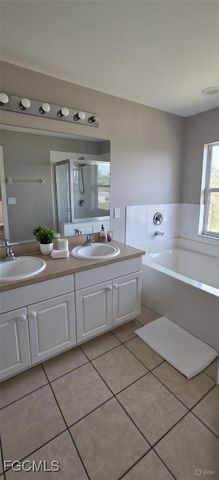 2010 Kismet PKWY W, Cape Coral, FL 33993