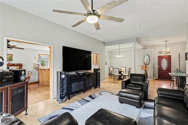 1903 NW 75th Street, Kansas City, MO 64151