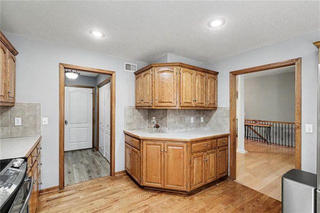 1903 NW 75th Street, Kansas City, MO 64151