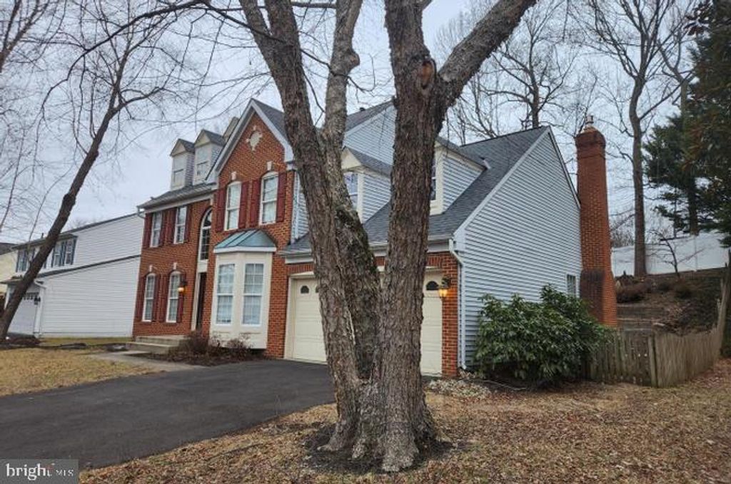 1521 FENWAY RD, Crofton, MD 21114