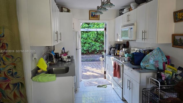 2933 NE 12th Ter, Pompano Beach, FL 33064