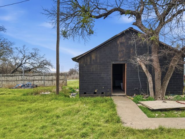 910 County Road 421, Evant, TX 76525