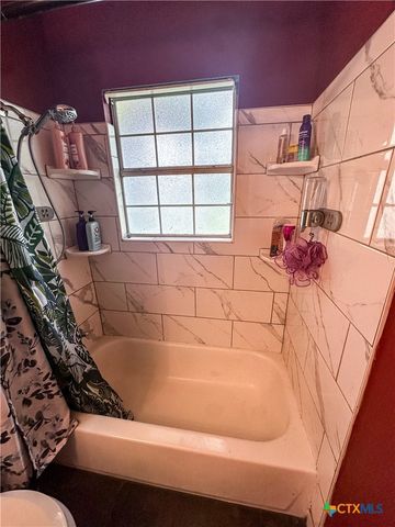 2503 E Mistletoe Avenue, Victoria, TX 77901