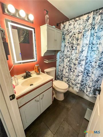 2503 E Mistletoe Avenue, Victoria, TX 77901