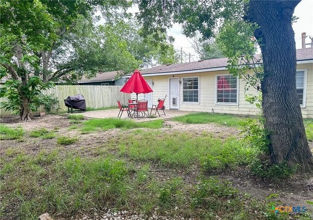 2503 E Mistletoe Avenue, Victoria, TX 77901