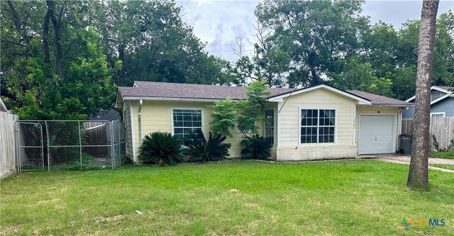 2503 E Mistletoe Avenue, Victoria, TX 77901