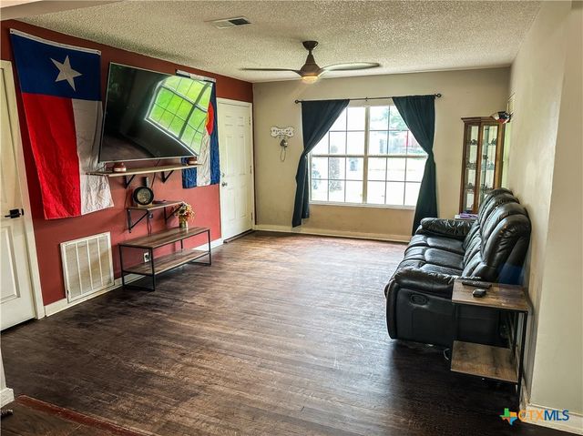 2503 E Mistletoe Avenue, Victoria, TX 77901