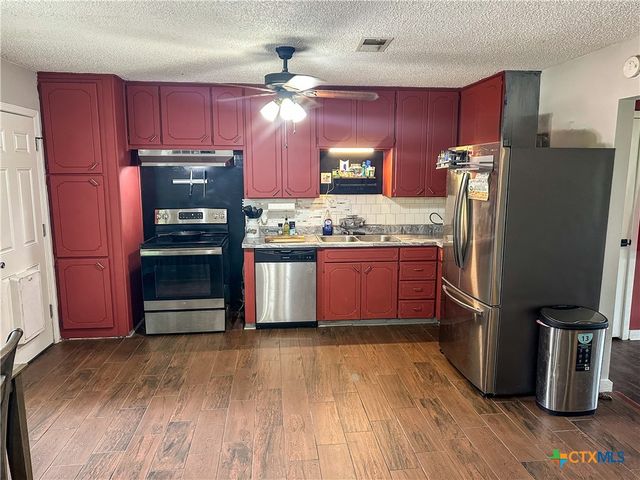 2503 E Mistletoe Avenue, Victoria, TX 77901