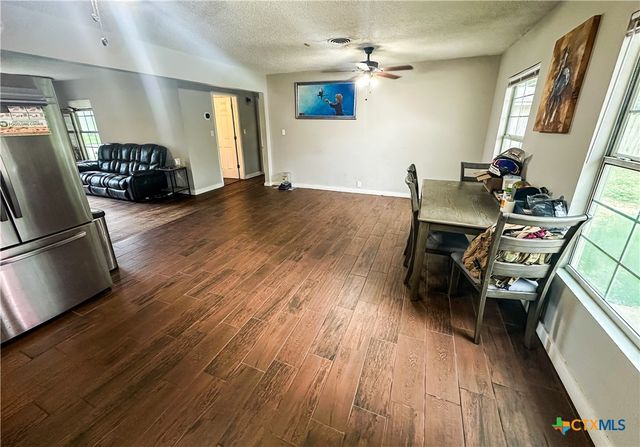 2503 E Mistletoe Avenue, Victoria, TX 77901