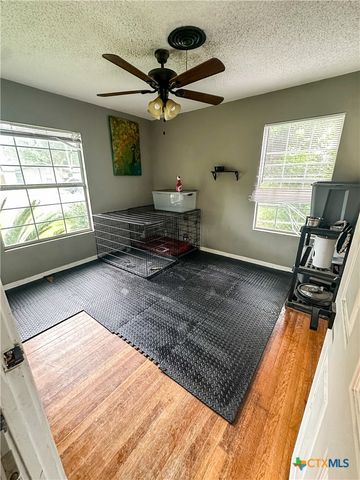 2503 E Mistletoe Avenue, Victoria, TX 77901