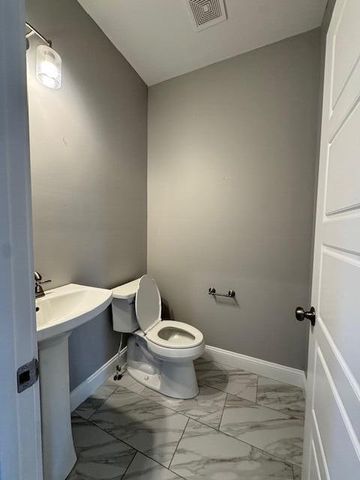 1997 Tidewater Flat, Lexington, KY 40509