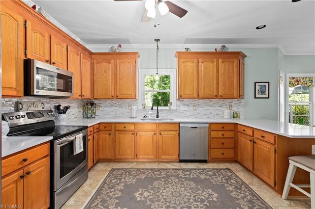 4480 Lochurst Drive, Pfafftown, NC 27040
