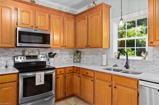 4480 Lochurst Drive, Pfafftown, NC 27040