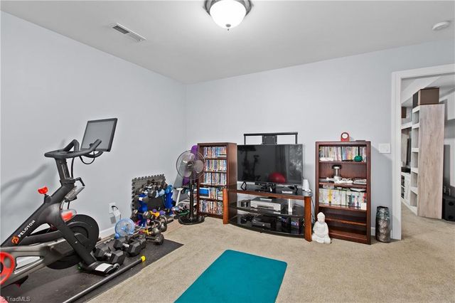 4480 Lochurst Drive, Pfafftown, NC 27040