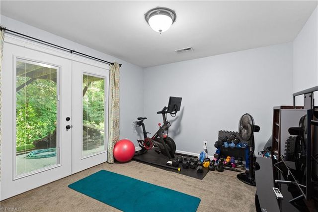 4480 Lochurst Drive, Pfafftown, NC 27040