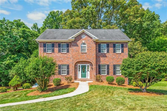 4480 Lochurst Drive, Pfafftown, NC 27040