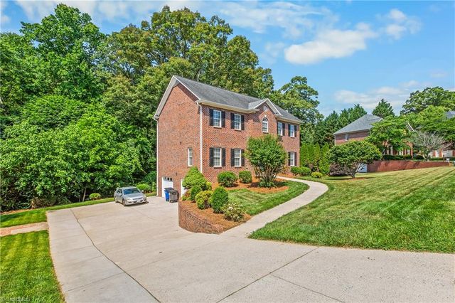 4480 Lochurst Drive, Pfafftown, NC 27040