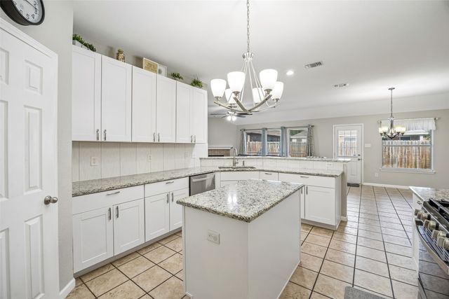 949 Chestnut Lane, Saginaw, TX 76179