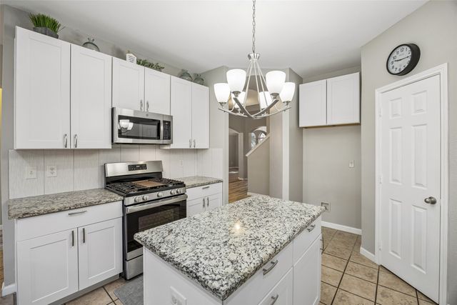 949 Chestnut Lane, Saginaw, TX 76179