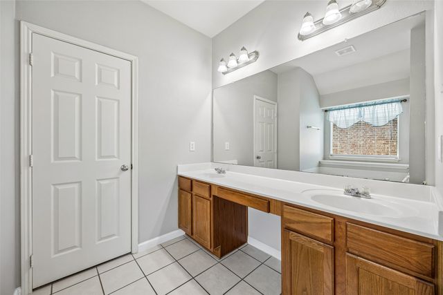 949 Chestnut Lane, Saginaw, TX 76179