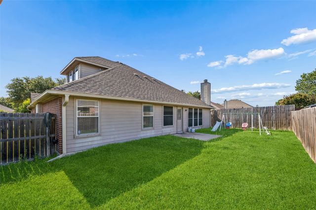 949 Chestnut Lane, Saginaw, TX 76179