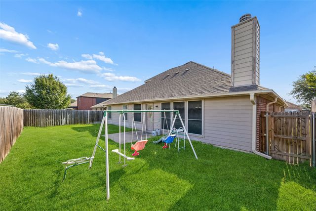 949 Chestnut Lane, Saginaw, TX 76179