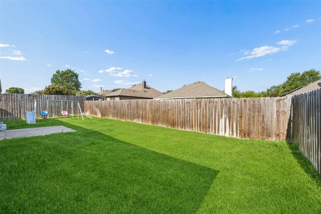 949 Chestnut Lane, Saginaw, TX 76179