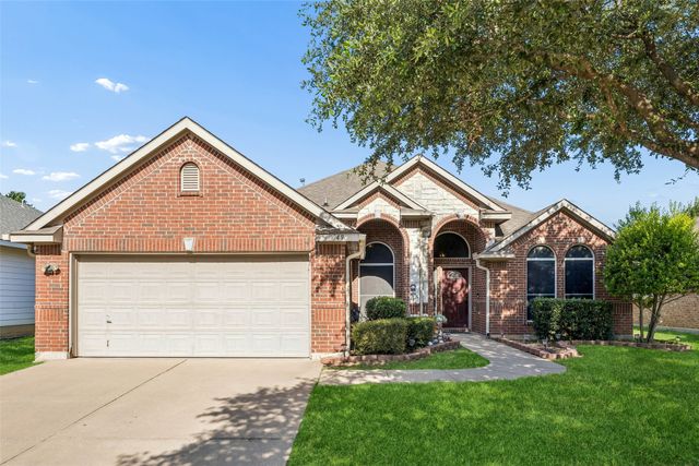 949 Chestnut Lane, Saginaw, TX 76179