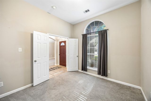 949 Chestnut Lane, Saginaw, TX 76179