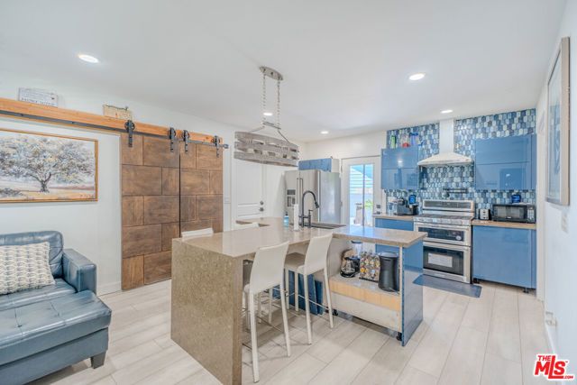 2016 10th Avenue, Los Angeles, CA 90018