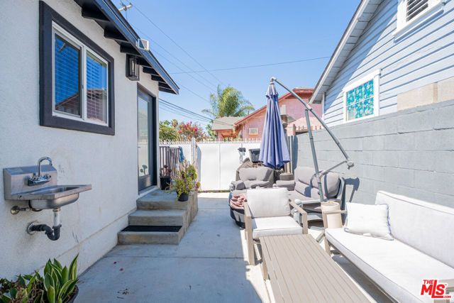 2016 10th Avenue, Los Angeles, CA 90018