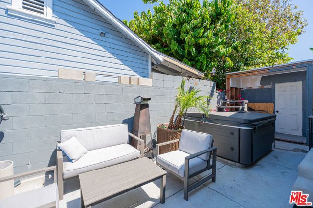 2016 10th Avenue, Los Angeles, CA 90018