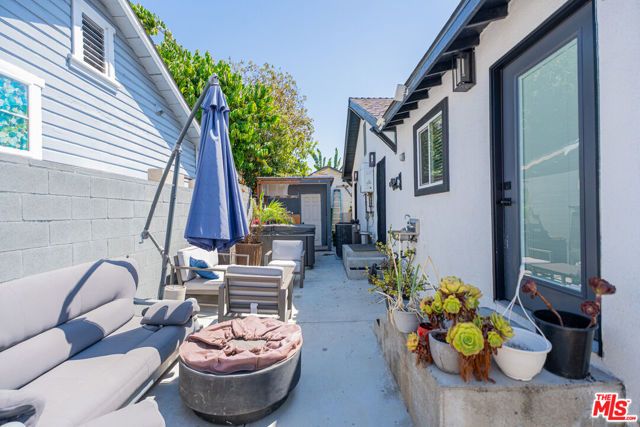 2016 10th Avenue, Los Angeles, CA 90018