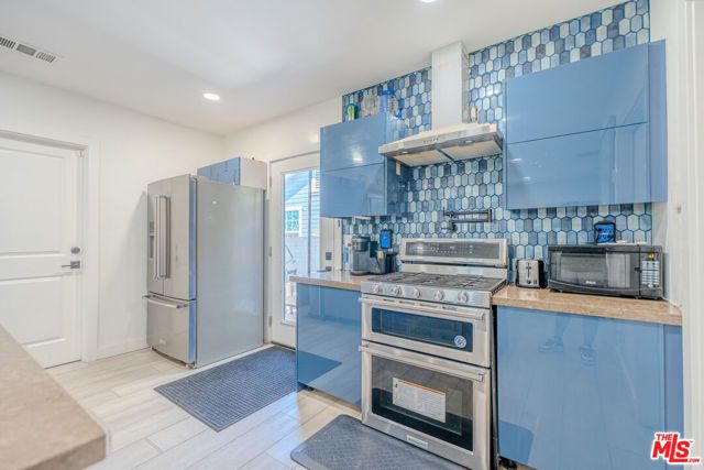 2016 10th Avenue, Los Angeles, CA 90018