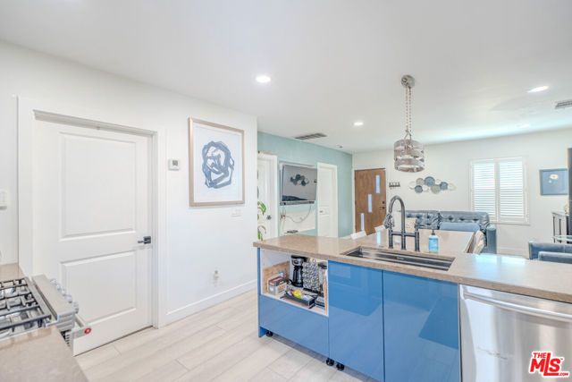 2016 10th Avenue, Los Angeles, CA 90018