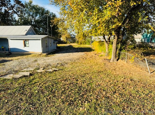 312 W Grand Avenue, Eufaula, OK 74432