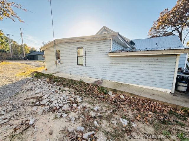 312 W Grand Avenue, Eufaula, OK 74432