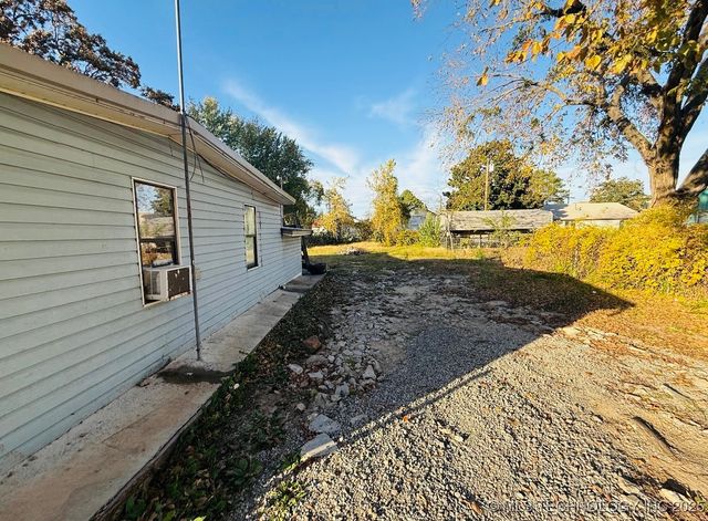 312 W Grand Avenue, Eufaula, OK 74432