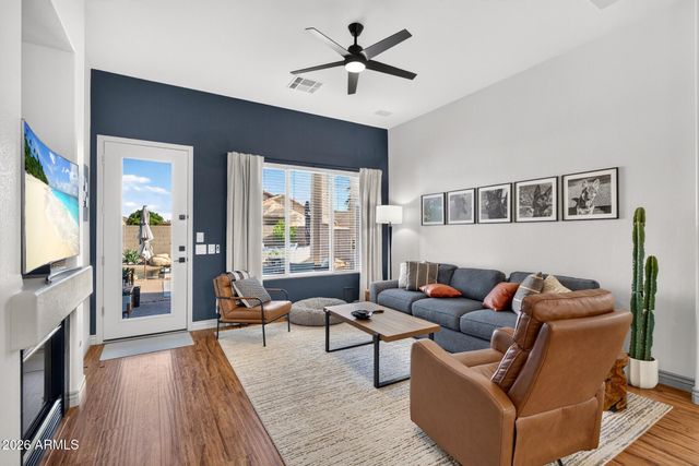 913 N JOHN Way, Chandler, AZ 85225