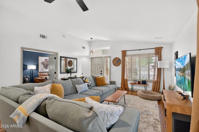 913 N JOHN Way, Chandler, AZ 85225