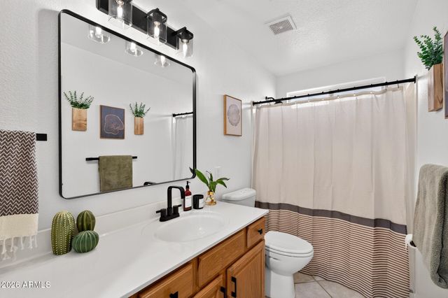 913 N JOHN Way, Chandler, AZ 85225