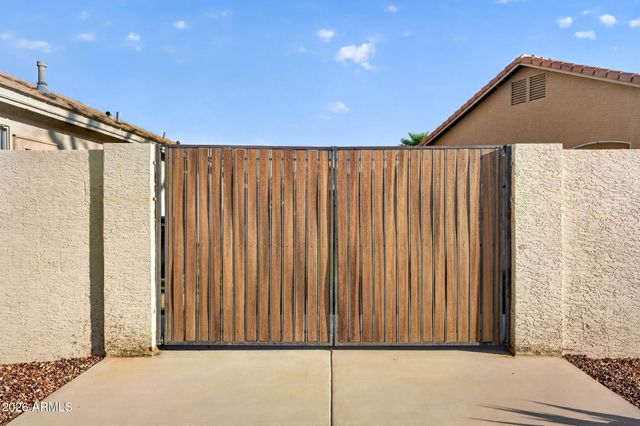 913 N JOHN Way, Chandler, AZ 85225