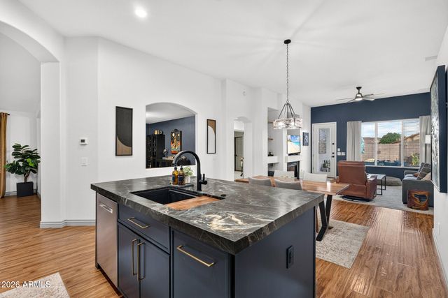 913 N JOHN Way, Chandler, AZ 85225